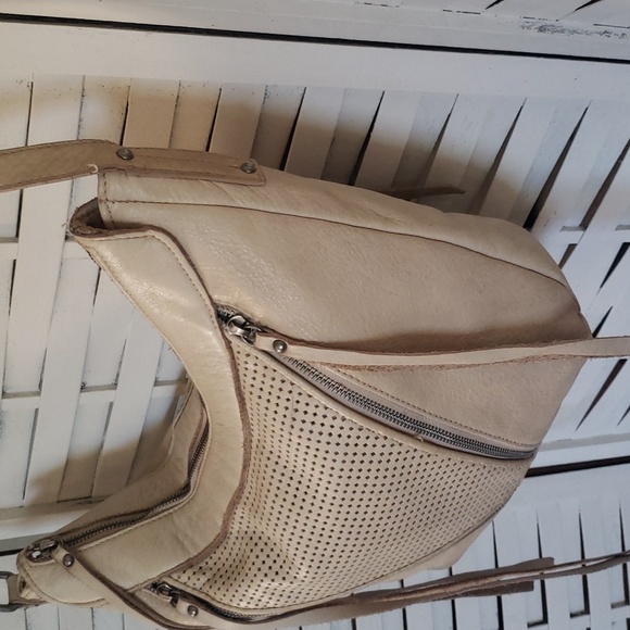 Lucky Brand light beige leather shoulder/ crossbody adjustable strap bag - Picture 4 of 9